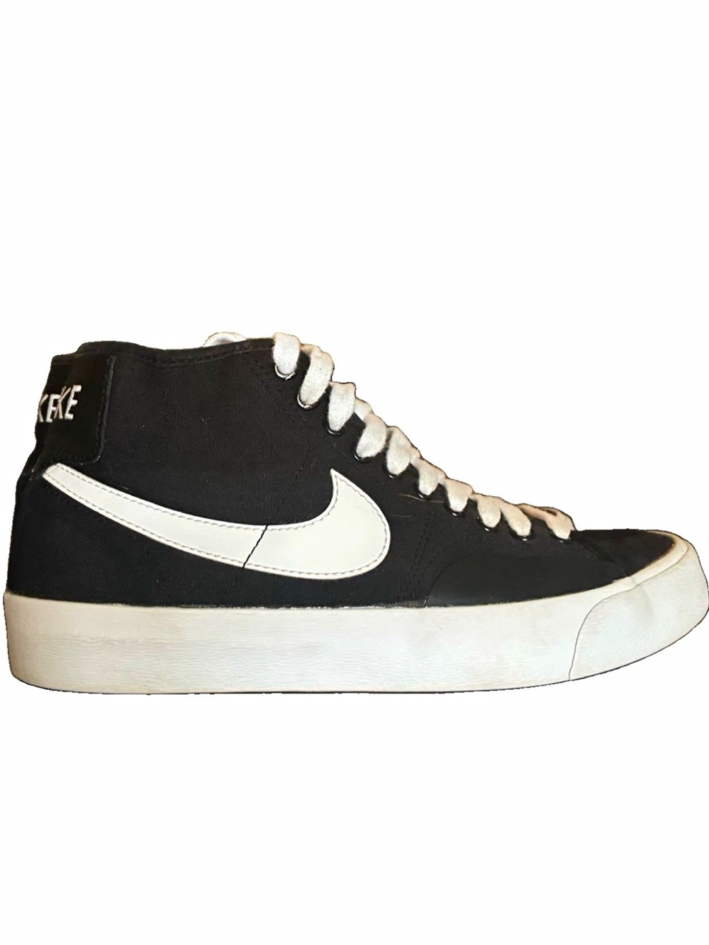 Nike Blazer Court SB Mid Black High-Top Sneakers with White Swoosh Size 5.5